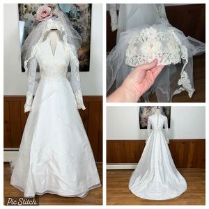 Beautiful Vintage 1970s/80s Wedding Gown & Veil!